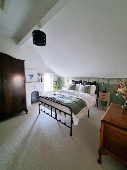 Spacious Victorian Holiday home Belfast
